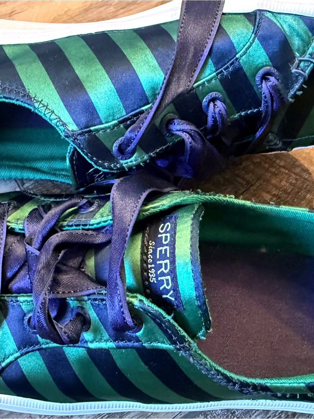 Sperry - Crest Vibe Satin Stripe Sneaker - 7.5 - Green/Navy